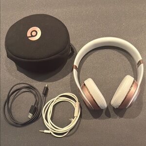 Beats Solo Rose Gold and White Wireless Noise Cancellation Headphones with Case